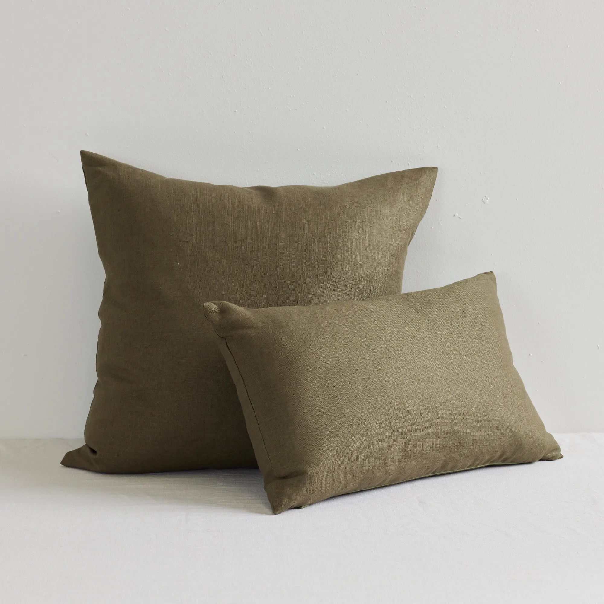 Jasper V2 Linen Cushion - Moss - 30x50cm