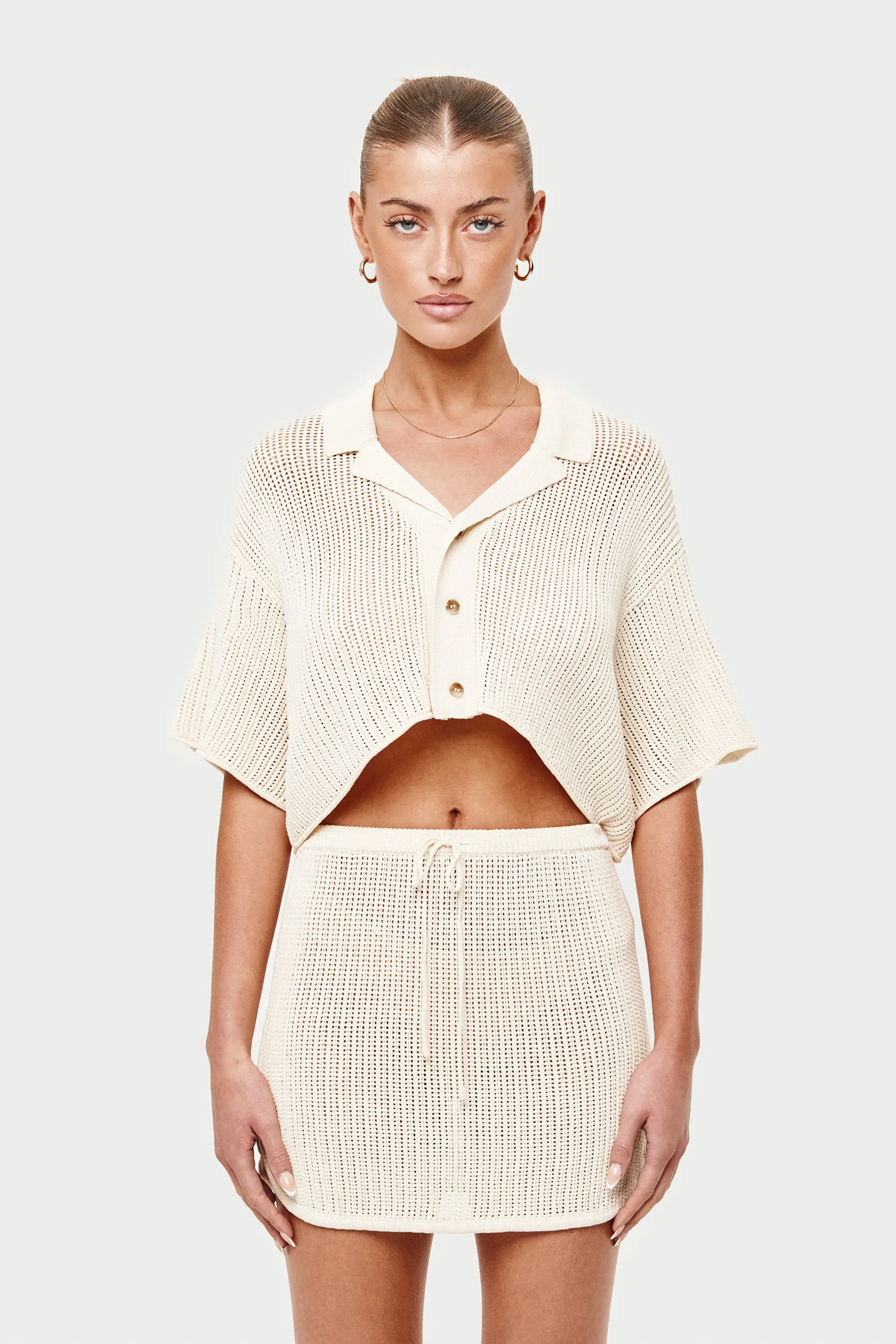 KNITTED CROPPED RESORT SHIRT - OFF WHITE